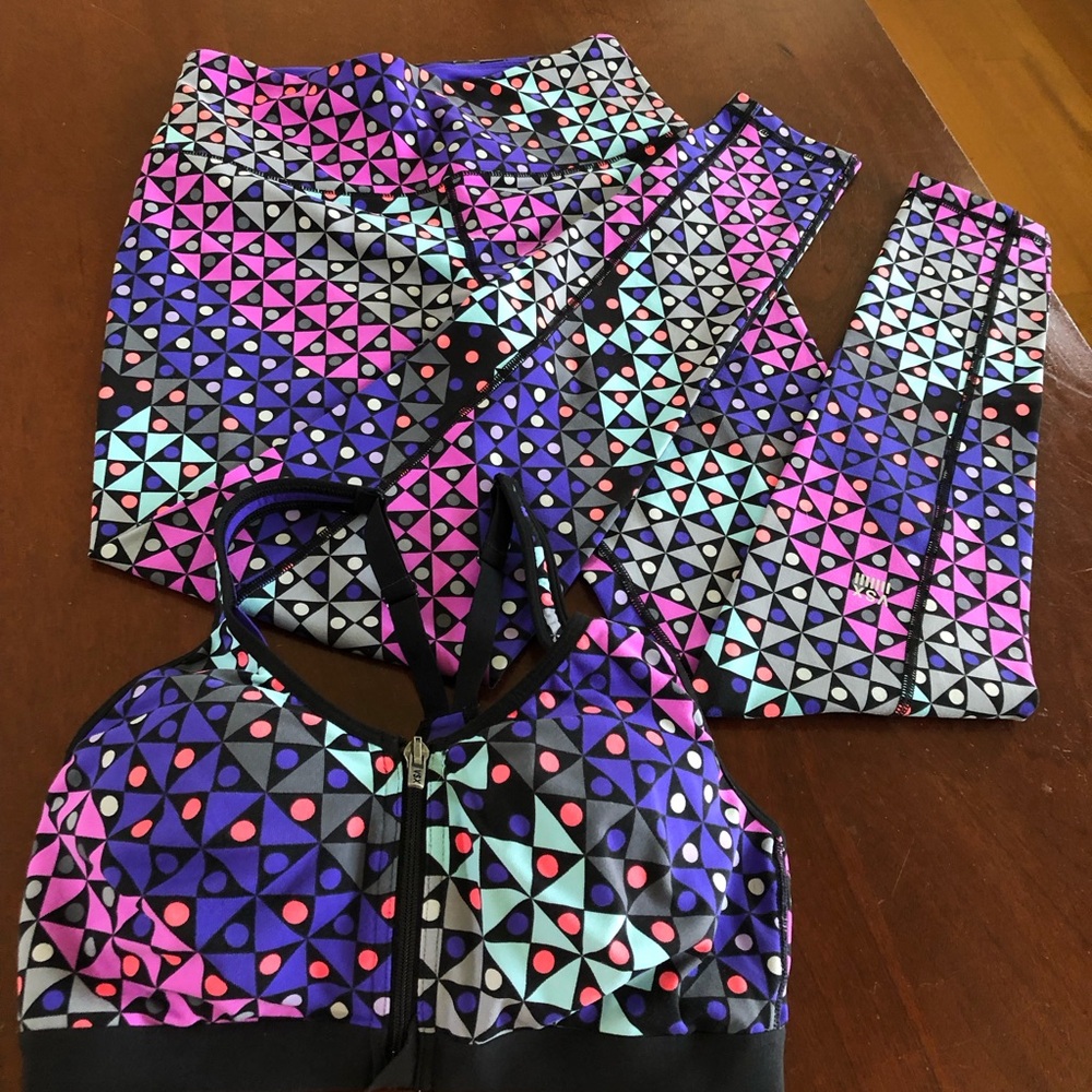 SOLD Victoria Secret workout leggings & bra